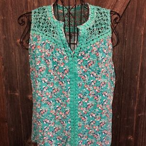 Market and spruce teal top